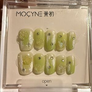 5/$25 MOCYNE  elegant Nail Set 🆕